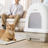 アイリスオーヤマの新型「RacLean(ラクリーン) 炭脱臭ファン付き猫トイレ」